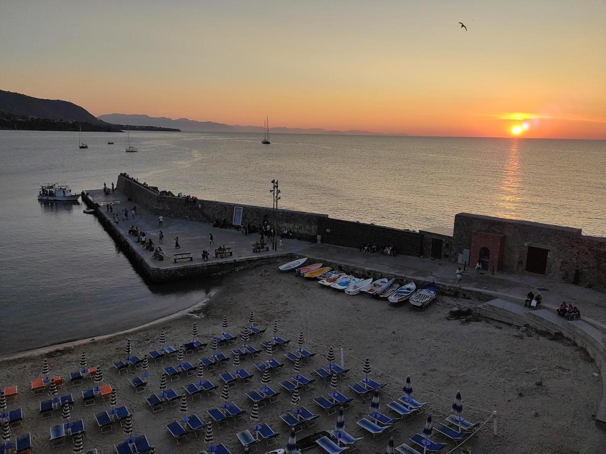 Casa Vacanze Tramonto Alla Marina 切法卢 外观 照片