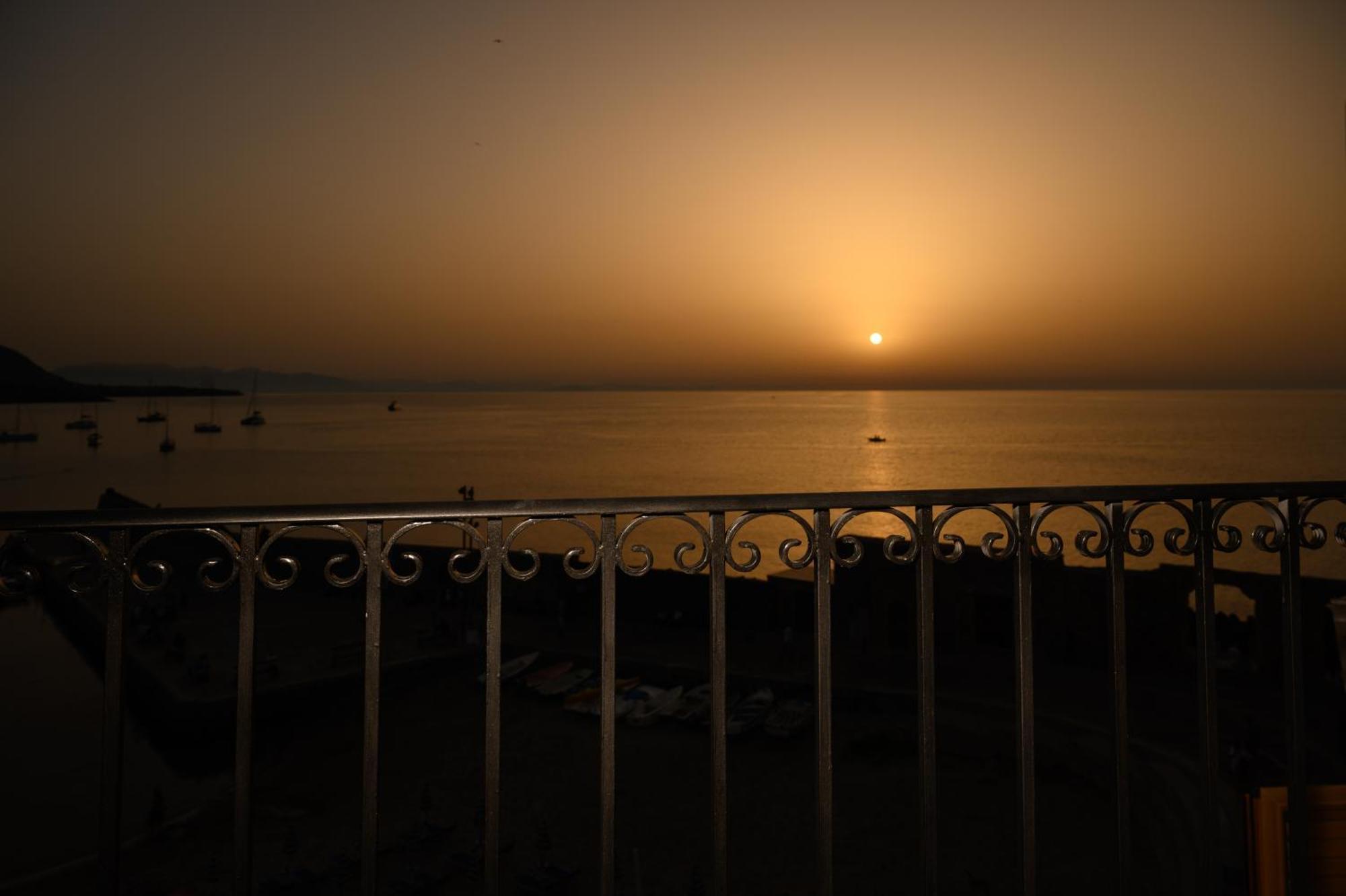 Casa Vacanze Tramonto Alla Marina 切法卢 外观 照片