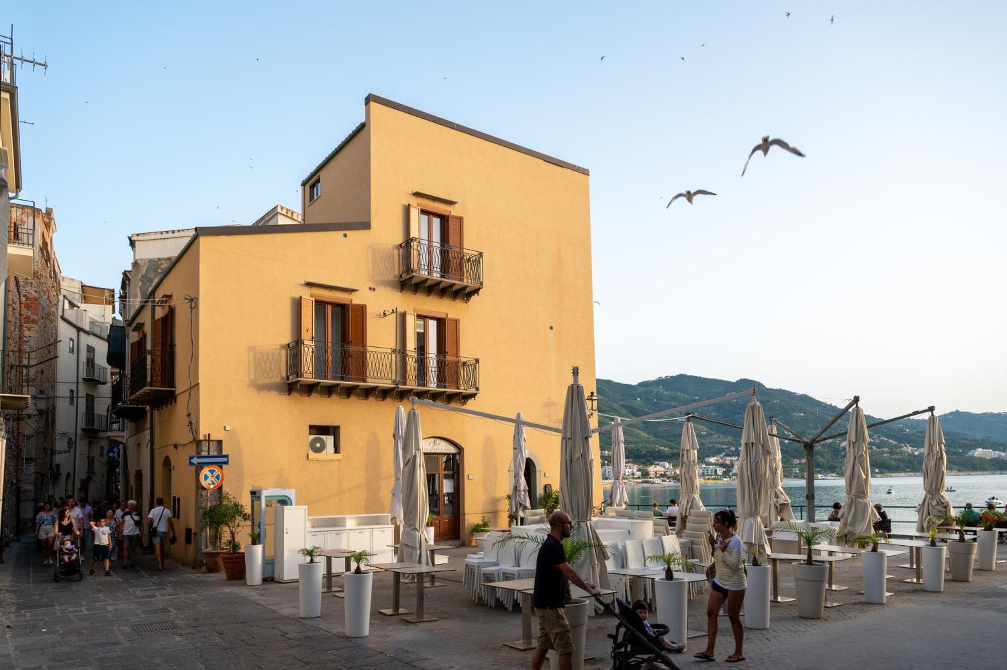 Casa Vacanze Tramonto Alla Marina 切法卢 外观 照片