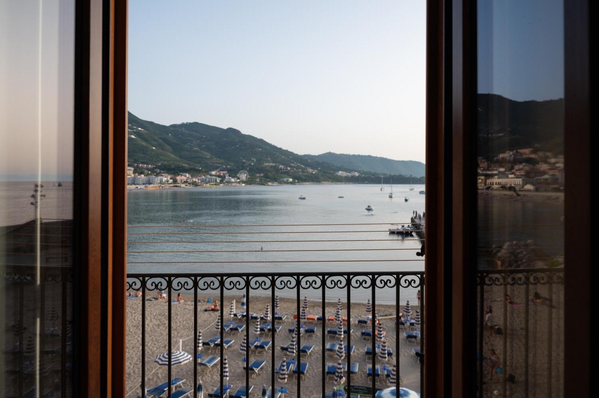 Casa Vacanze Tramonto Alla Marina 切法卢 外观 照片
