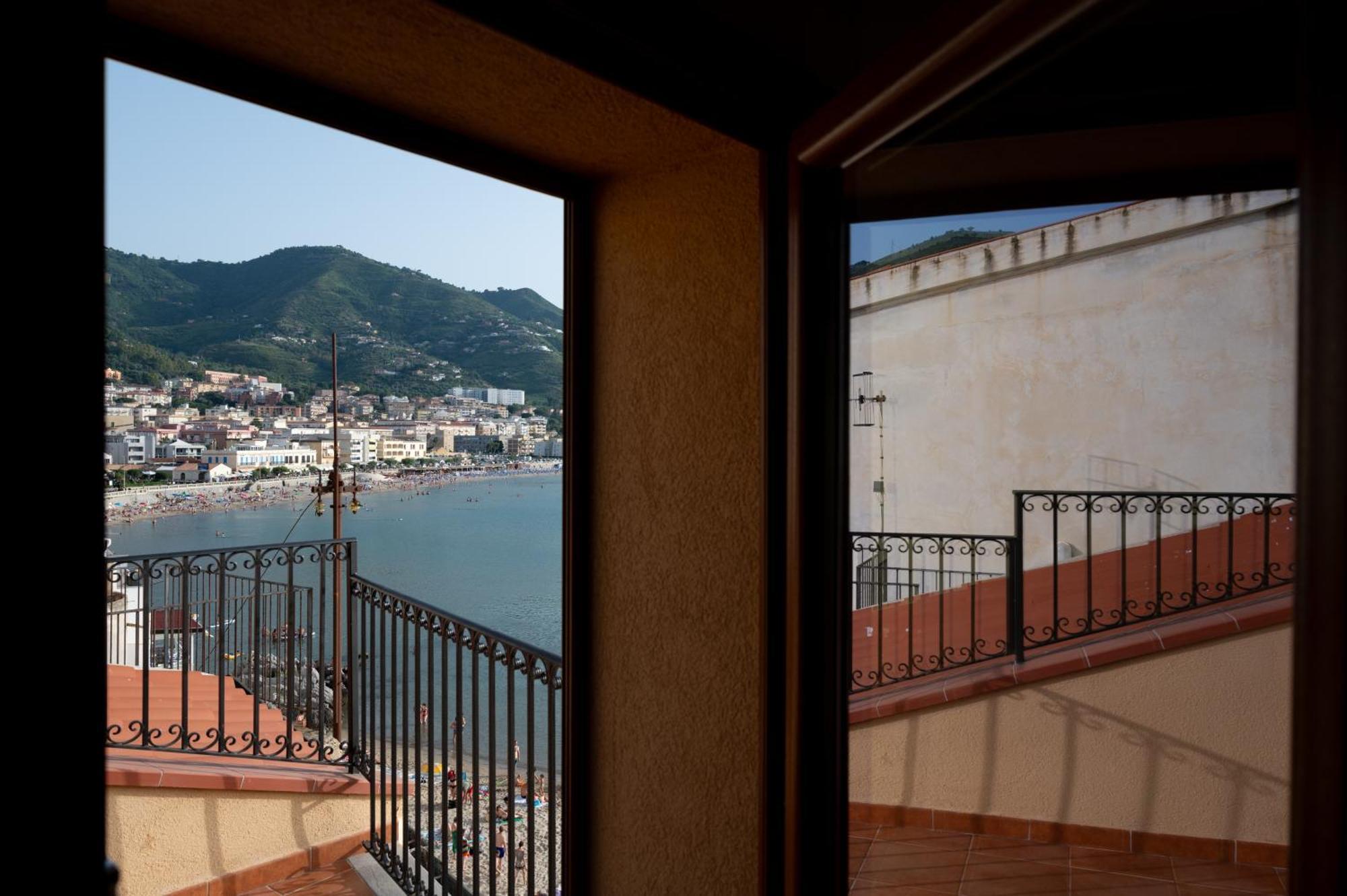 Casa Vacanze Tramonto Alla Marina 切法卢 外观 照片