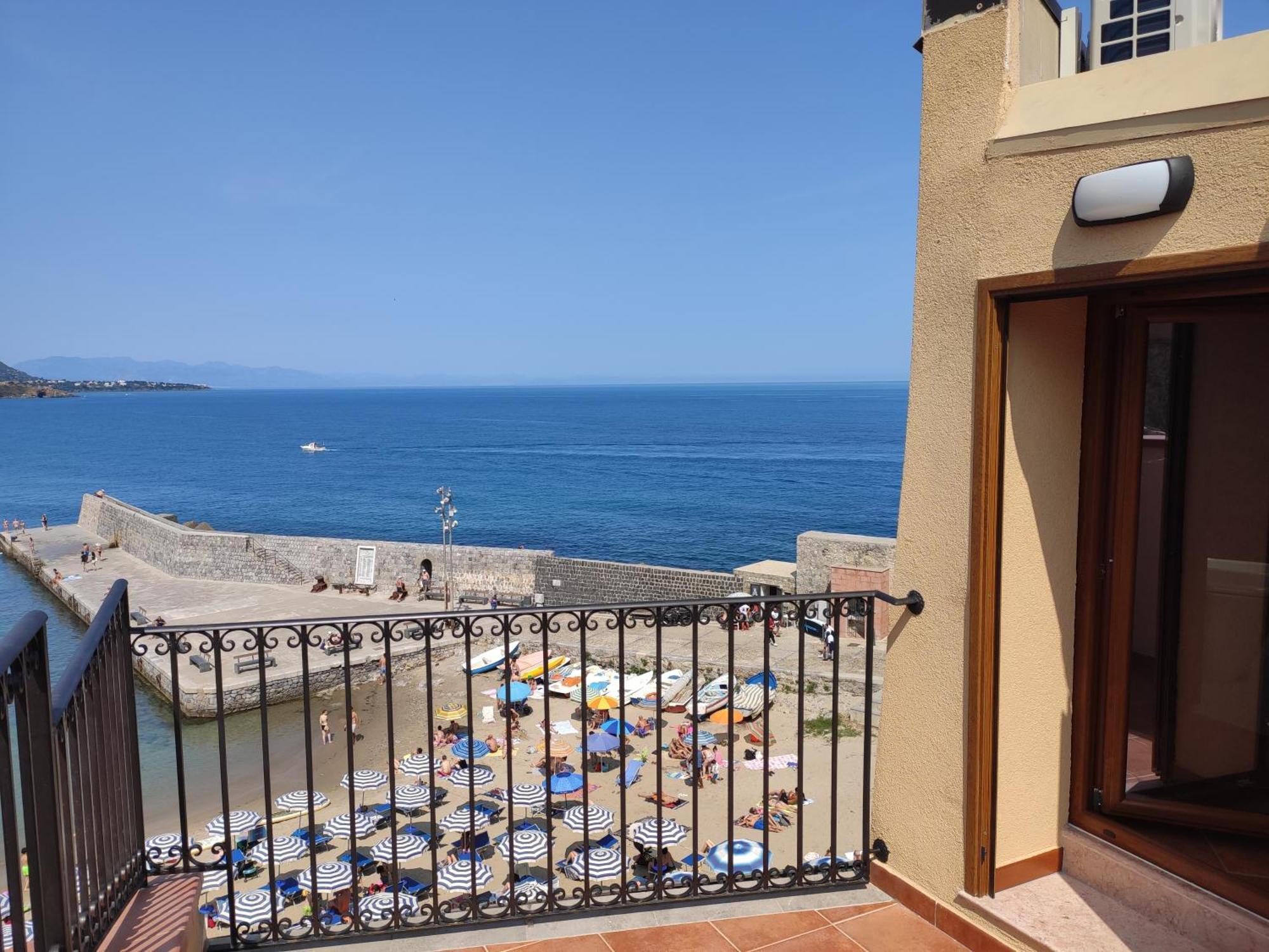 Casa Vacanze Tramonto Alla Marina 切法卢 外观 照片